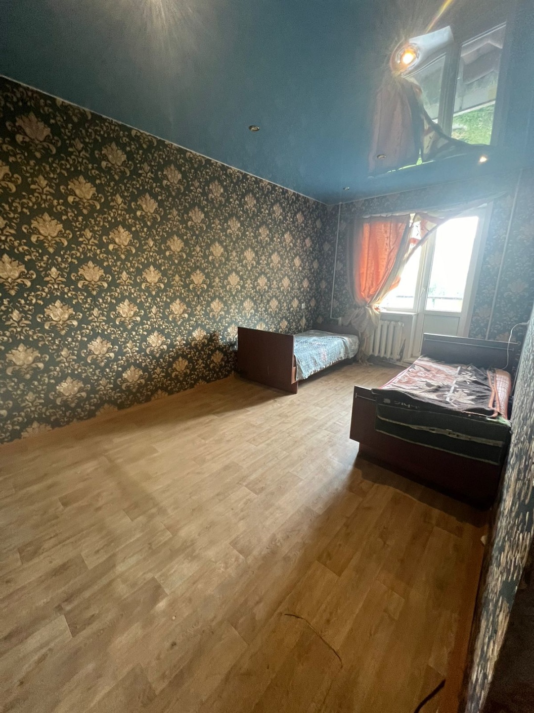 СРОЧНО Продается 2-комнатная квартира в районе Областной больницы Пролетарского округа.
 
 В квартире 2 комнаты. Планировка идеально подходит для семей с детьми.
 
В квартире давно не делался ремонт, но можно заехать и жить и потихоньку делать для себя. Раздельный санузел.
 
 В квартире сухо и тепло