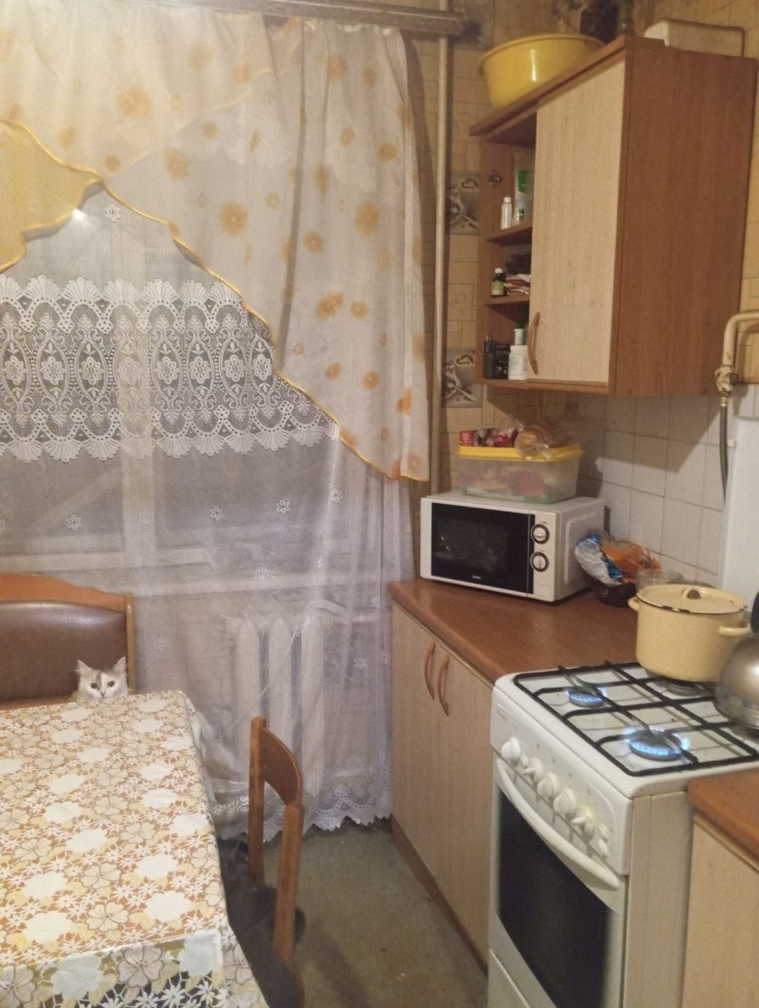 Срочно продам 1ку в 9ти этажке на 5ом этаже  !!! Состояние среднее. В ШАГОВОЙ доступности магазины , садик , школа и Областная больница !! Хорошо развитая транспортная логистика ! По всем вопросам звоните по телефону !