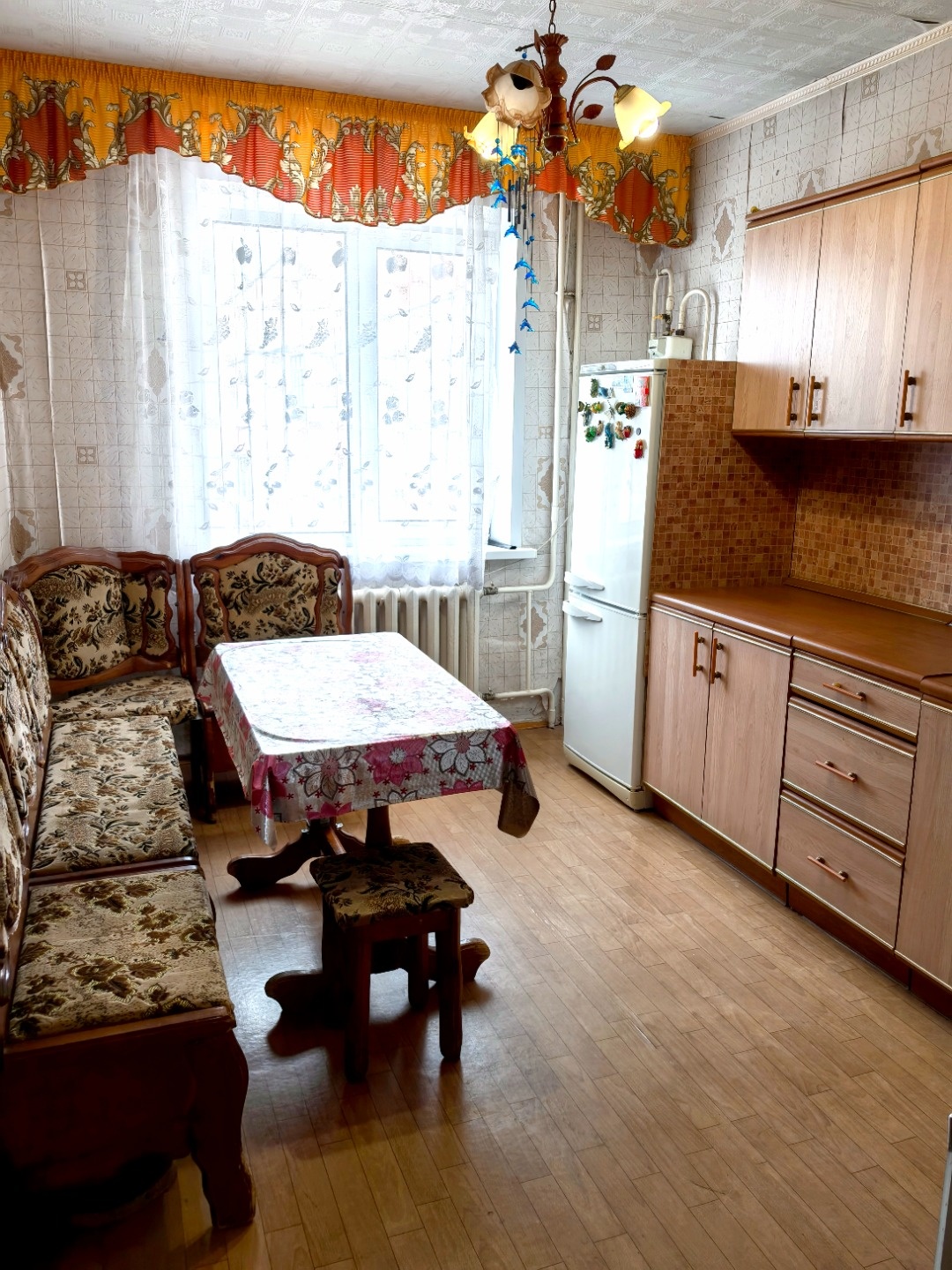 Продаётся просторная, светлая и уютная 3 комнатная квартира в Пролетарском районе:
- квартира находится на 10 этаж 10 этажного дома, над квартирой расположен полноценный тех.этаж.
-общая площадь 65,9 кв м
- изолированные комнаты
-благородный вид из окна на перинатальный центр
-квартира готова к прож
