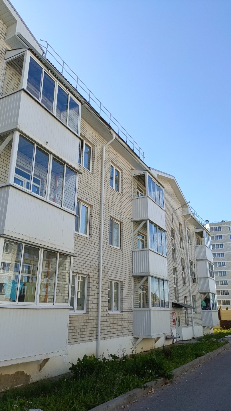 

Продается просторная светлая 2-комнатная квартира в новом доме.

Планировка идеально подходит для семей с детьми: две изолированные комнаты на разные стороны, большая кухня, раздельный санузел, вместительная прихожая.

Дом кирпичный тёплый, рядом большое количество парковочных мет.

В районе разви