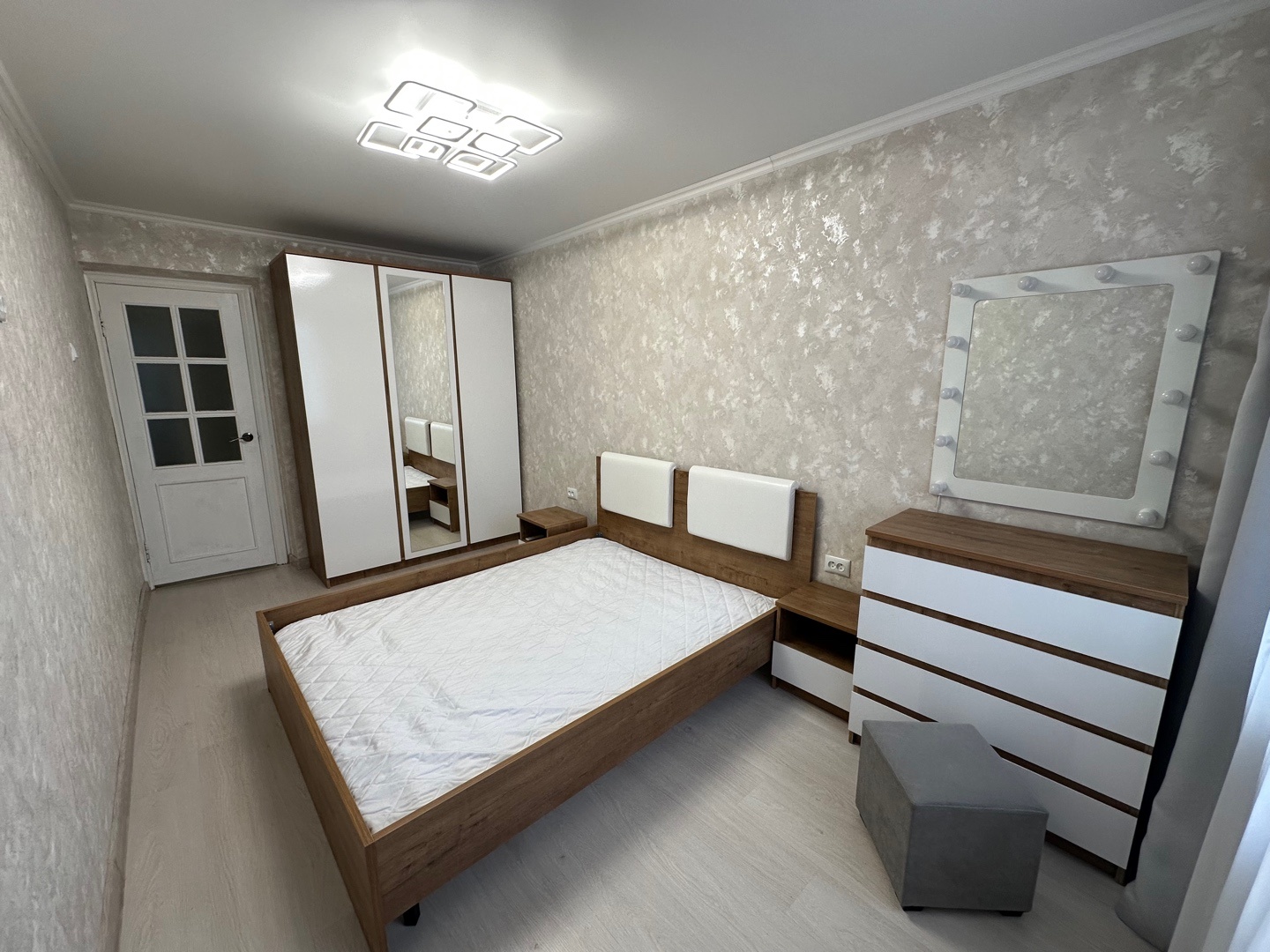 Продается уютная 3-комнатная квартира в кирпичной девятиэтажке на ул. Максима Горького с готовым ремонтом, мебелью и техникой.
Квартира: 61,1 кв.м, 3 изолированные комнаты.
Дом: кирпичный, 9 этажей.
Балкон: отличное место для утреннего кофе или хранения вещей.
Состояние: чистое, жилое. Вы почувствуе