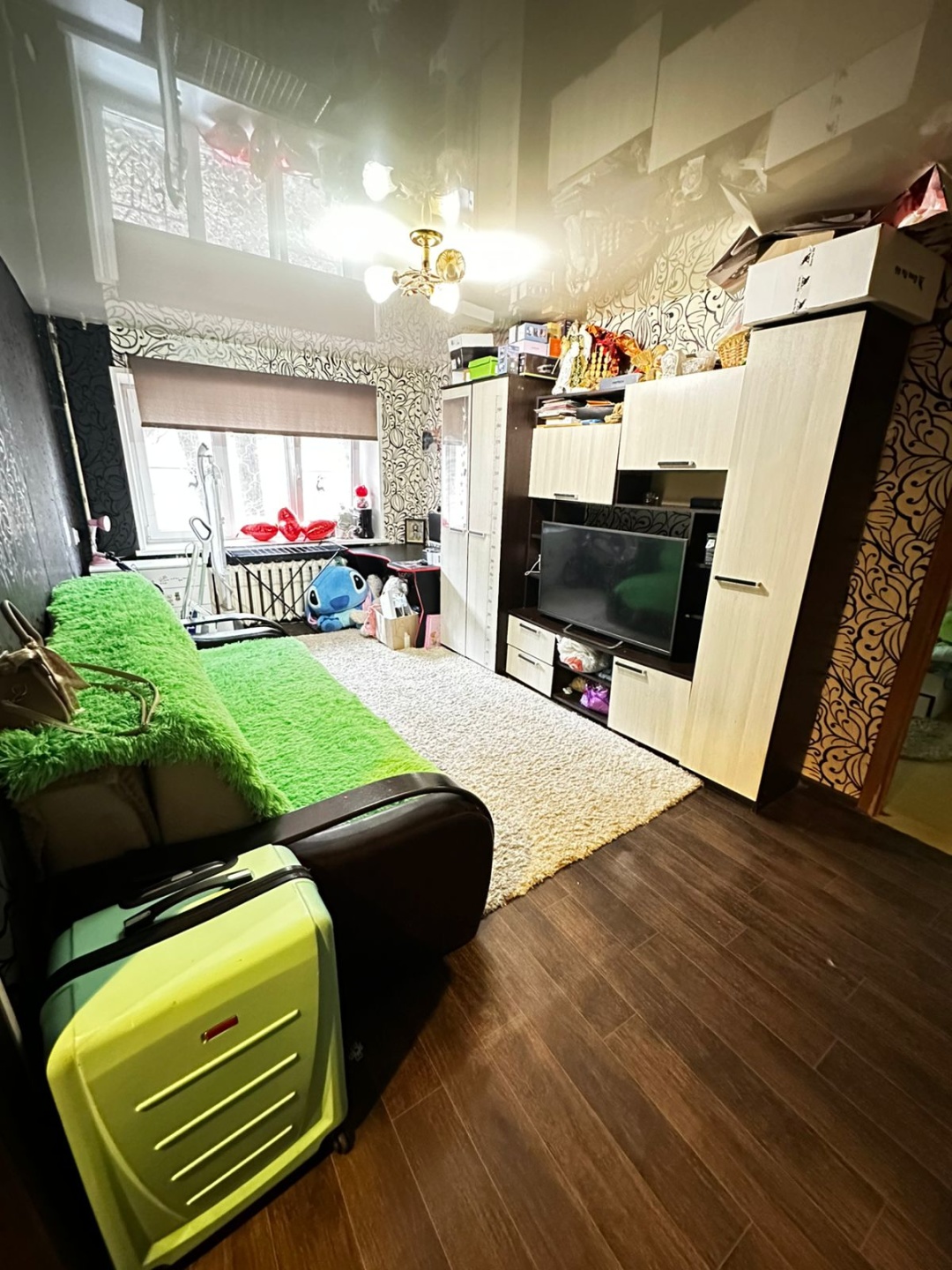 Продается просторная 2-комнатная квартира в Пролетарском районе.

Планировка идеально подходит для семей с детьми.

Квартира с косметическим ремонтом, можно сразу заехать и жить. 
Мебель частично остается. В квартире сухо и тепло. 

Рядом детская площадка, достаточное количество парковочных мест.

С