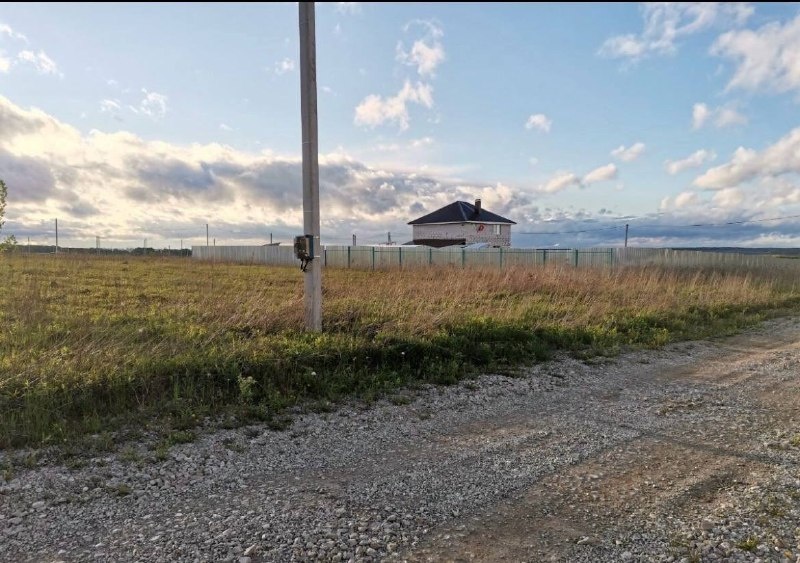 Продается земельный участок ИЖС 12 соток в с. Теплое.
Участок ровный, правильной формы, без деревьев. Газ, вода, электричество по границе участка. Столб электричества рядом с участком. Живописное местность, рядом лес.
Хороший подъезд к участку в любое время года. На соседних участках живут соседи. Д