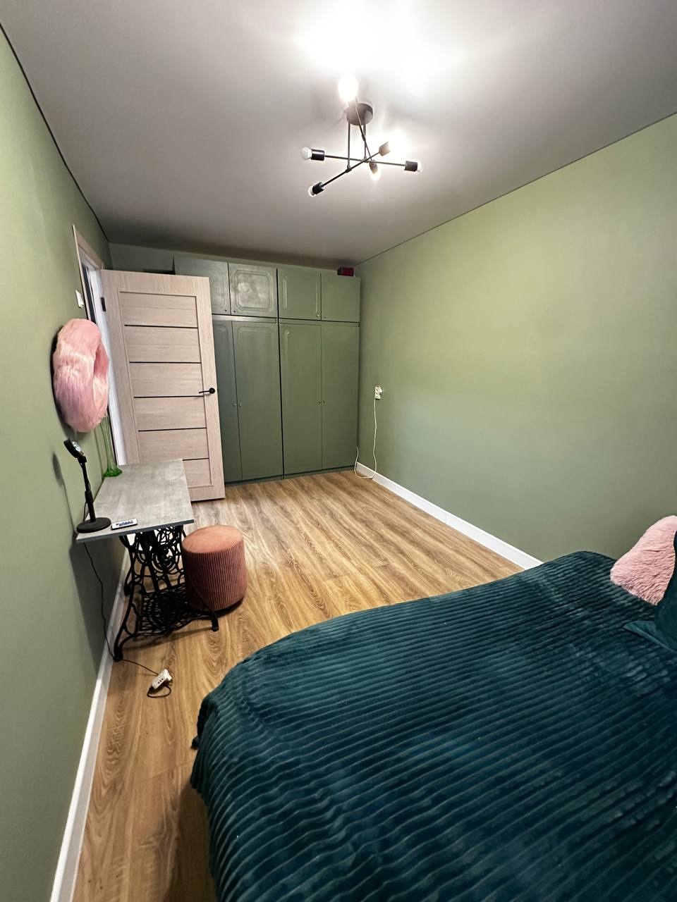 Сдаётся уютная 2х-комнатная квартира на длительный срок в Советском районе!

Оборудованная кухня, застекленный балкон. В квартире есть все необходимое для проживания: стиральная машинка, плита, холодильник. Раздельный санузел, изолированные комнаты. 

Отличное расположение! Развитая инфраструктура -