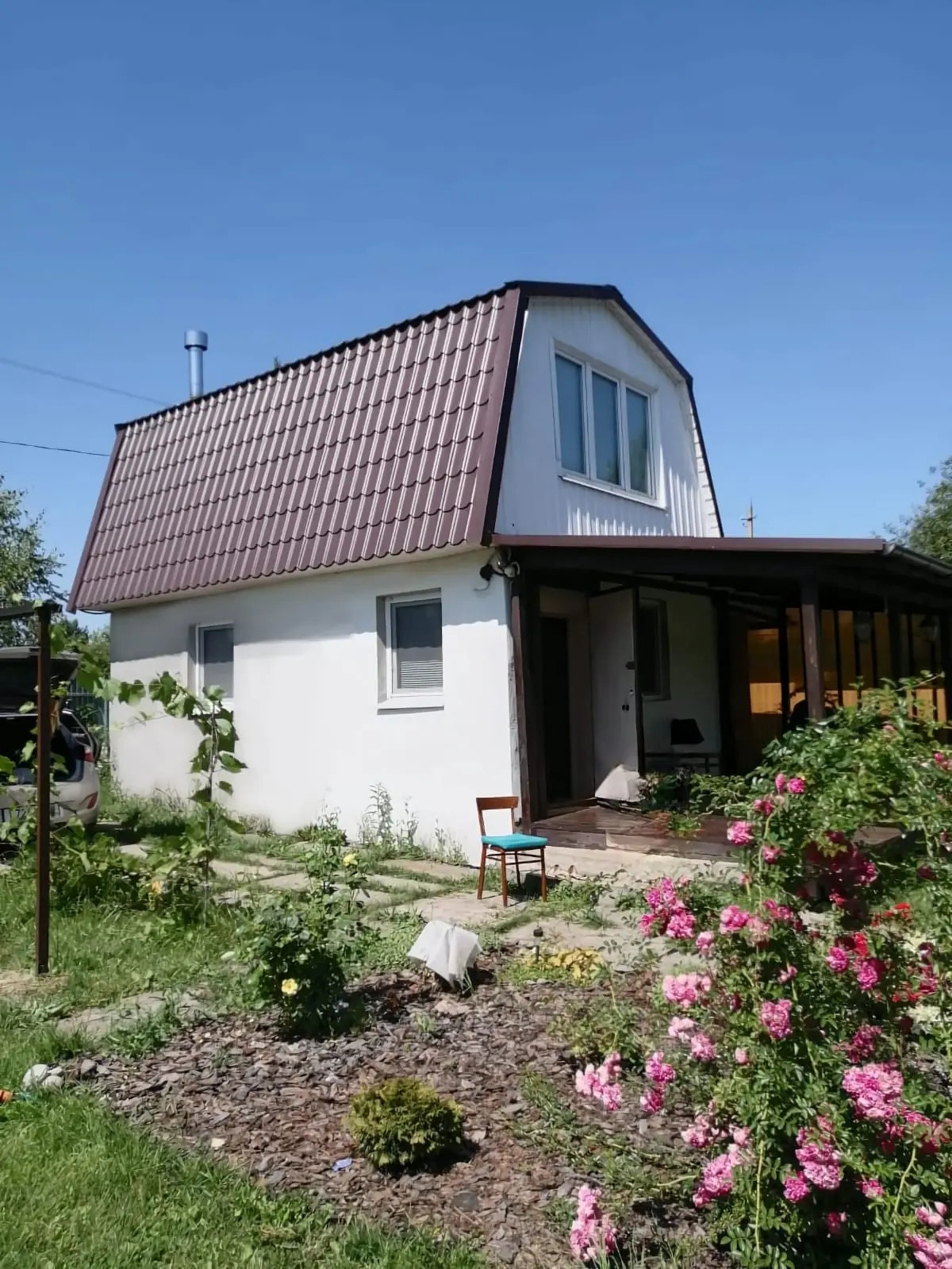 В 15км от Тулы, в сдт «Сежа» продается уютная двухэтажная дача, въезд в сдт через главные ворота, которые открываются с пульта.
Стены дачи оштукатурены, вокруг дома уложена отмостка, забор из профлиста, крыша-металлочерепица, в самом доме сделан ремонт, санузел находится в доме, бойлер, дом отаплива