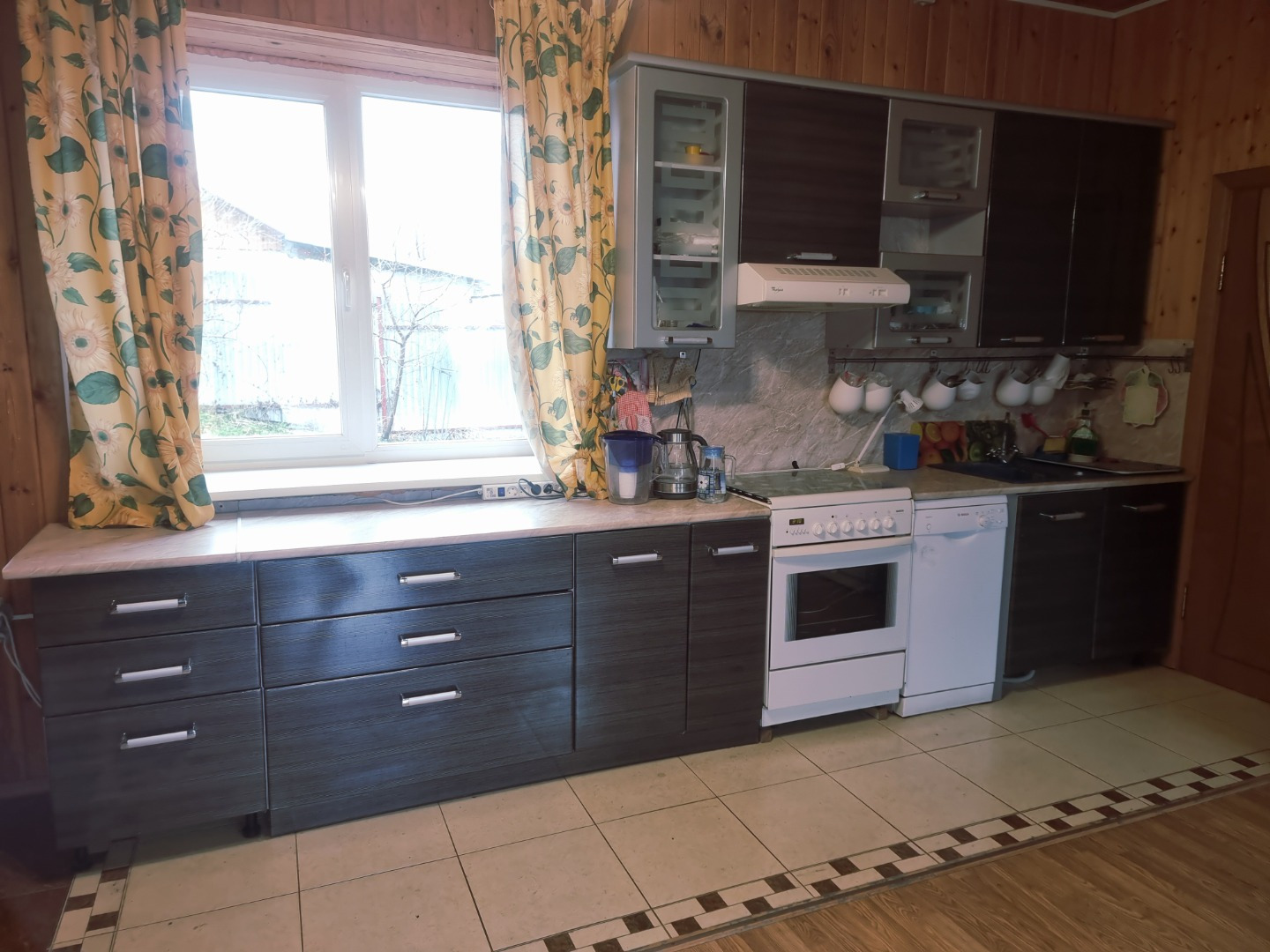 Ваша личная усадьба в 44 км от Тулы!

Продаётся добротный, просторный дом в д. Елисеевка!

Площадь дома 231,3 кв. м — это пространство, которое позволит вам с комфортом разместиться большой семьёй (места хватит каждому!) или использовать его как коммерческую недвижимость. Отличный вариант для эко-от