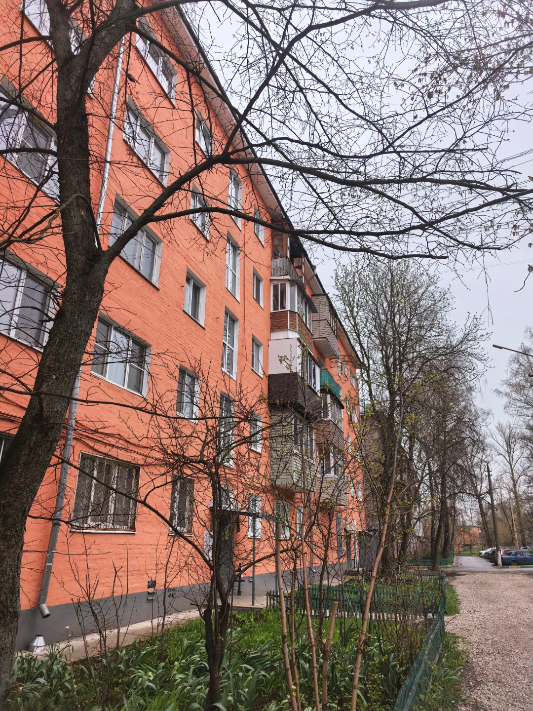 Фотографии будут позже, квартира освобождается для продажи.

Продаётся уютная 2-хкомнатная квартира с балконом в кирпичном доме.
Проходной зал и 2 изолированные комнаты.
Окна выходят на Пролетарский парк.

Квартира нуждается вв капитальном ремонте. Установлены пластиковые окна.

В районе очень разви