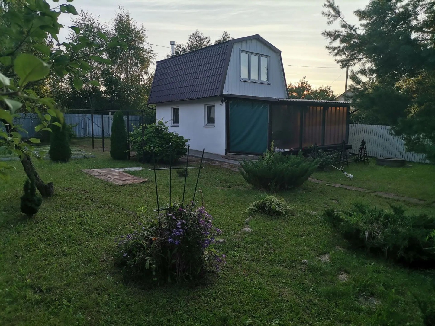 ПРОДАЕТСЯ
 Прекрасная, основательная, двухэтажная дача для души, отдыха и небольшого огородничества в 15 км от Тулы, в СДТ Сежа! 
Чистый и приятный кооператив, с добрыми соседями! Въезд через откатные ворота, которые открываются с ключа, подъезд круглогодичный, рядом протекает река Сежа, где можно о